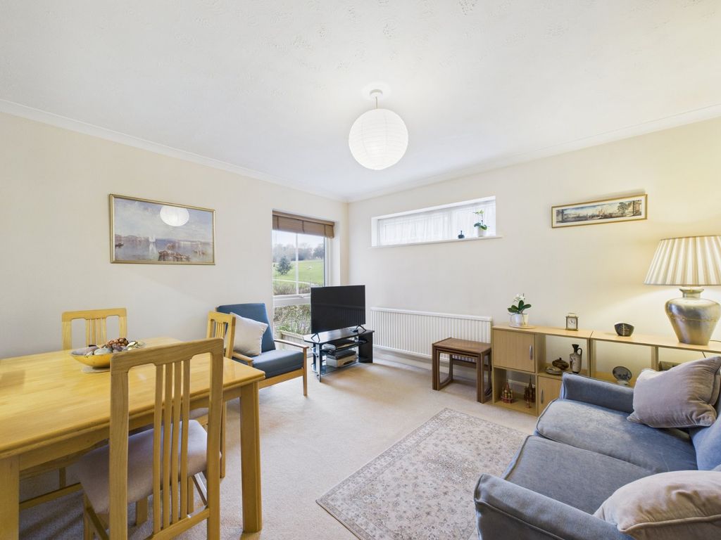 Property photo 2 of 10 Lounge