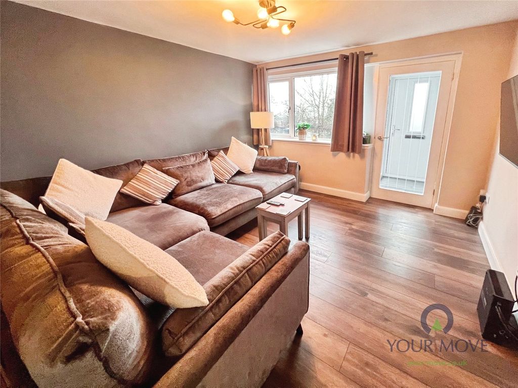 Property photo 3 of 19 Lounge