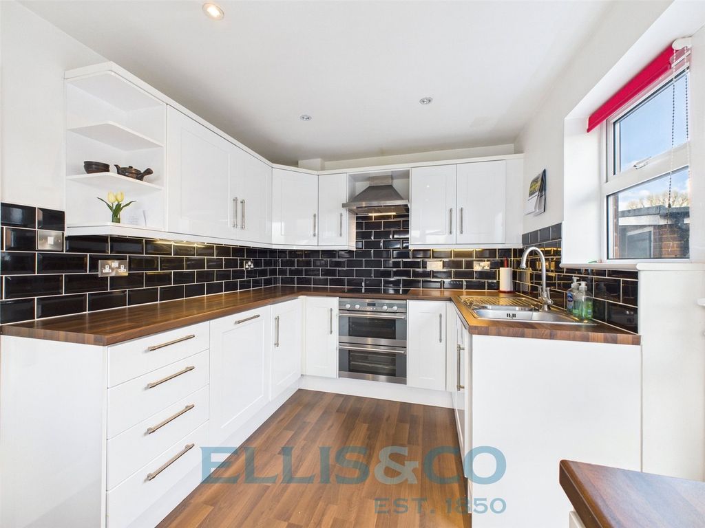 Property photo 2 of 12 Picture No. 22