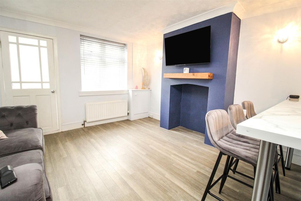 Property photo 2 of 11 Lounge Area :