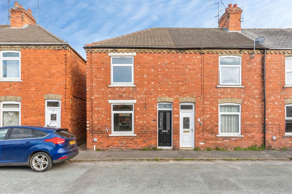 Property photo 1 of 12 9_Castle_Terrace_Road-1