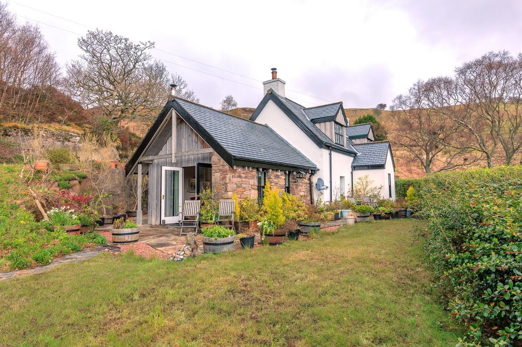Property photo 1 of 28
