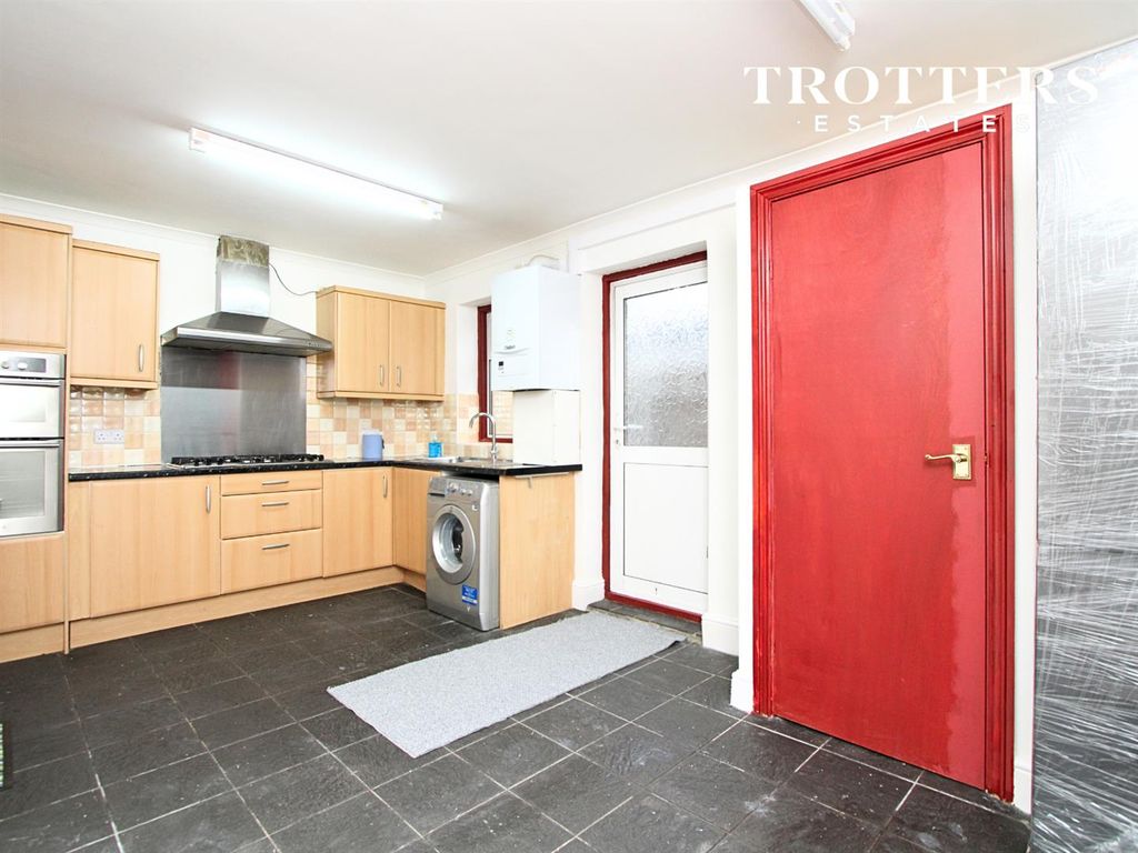 Property photo 2 of 14 Untitled Design - 2025-11-30T230333.450.Png