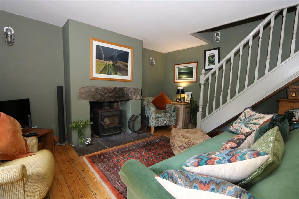 Property photo 2 of 17 Lounge