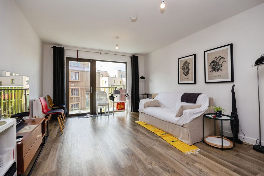 Property photo 3 of 12 Pbox-Img.Jpg