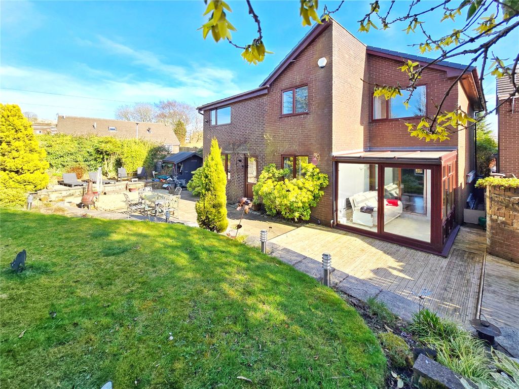 Property photo 2 of 30 Lawn &amp; Patio