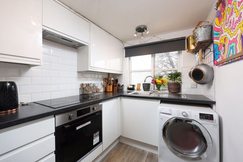 Property photo 3 of 8 Kitchen