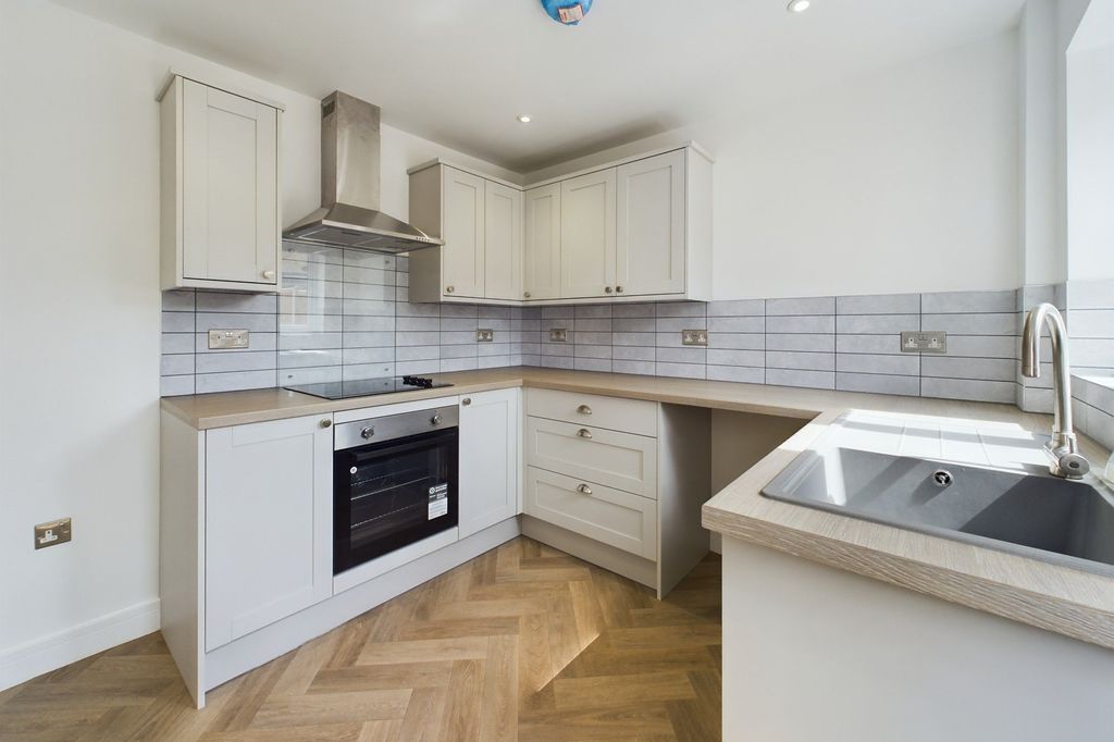 Property photo 2 of 7 Kitchen