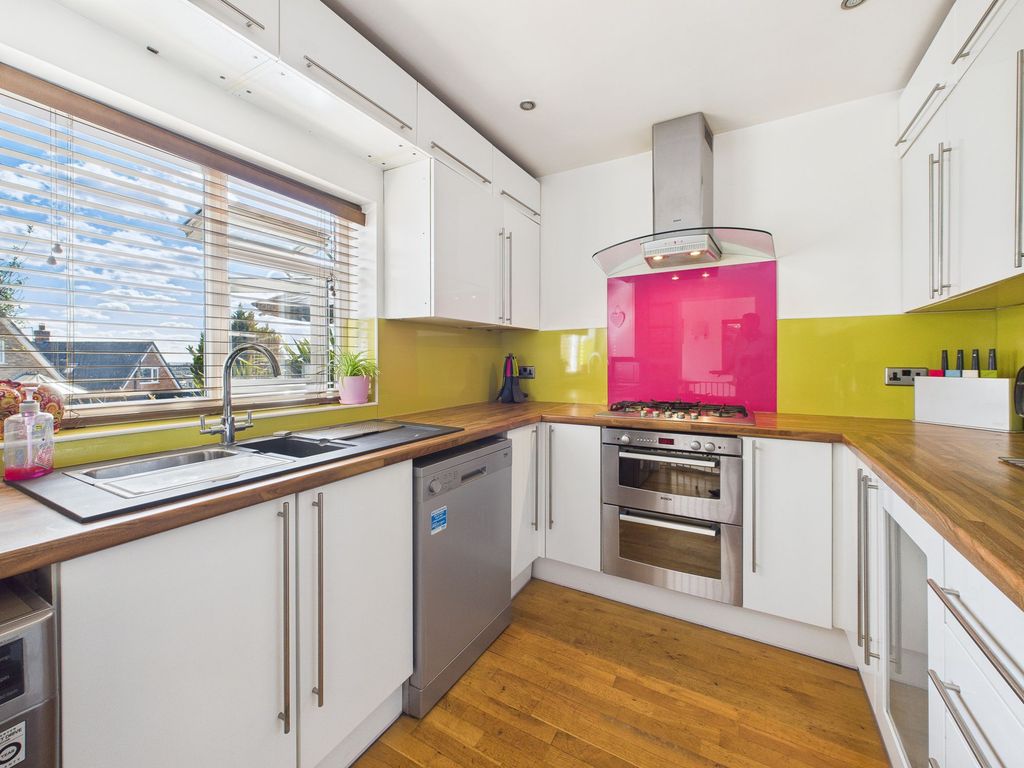 Property photo 3 of 21 Kitchen