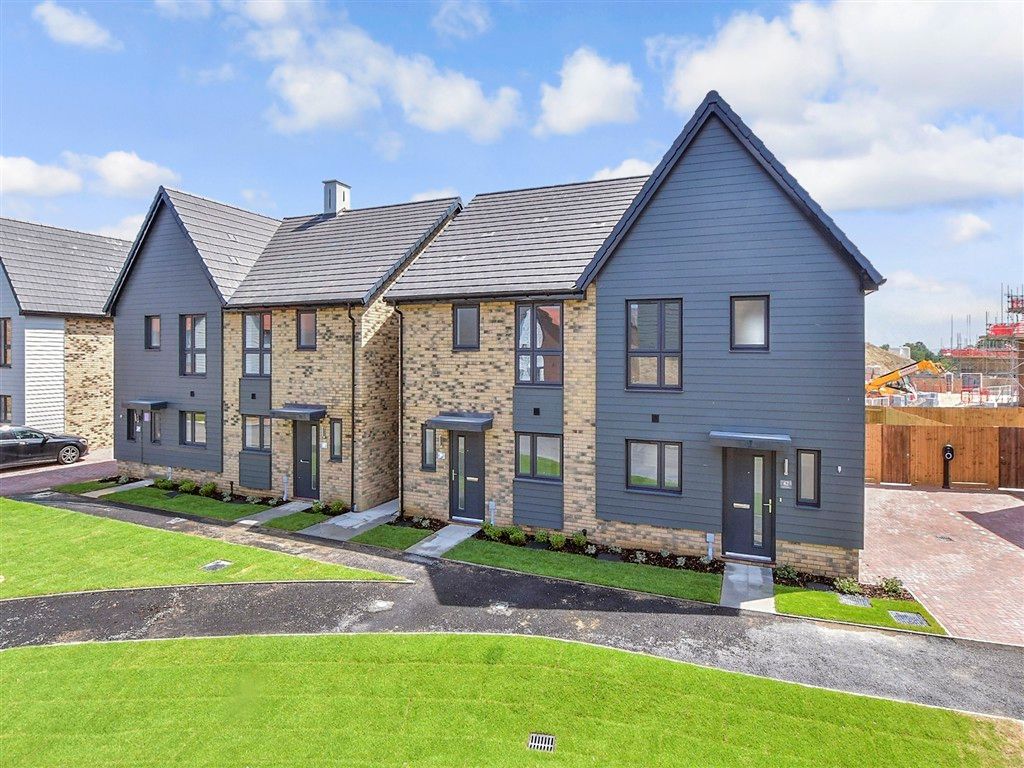 Property photo 1 of 8 Front