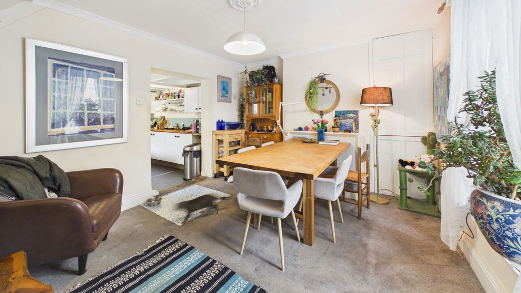 Property photo 3 of 8 Gallery