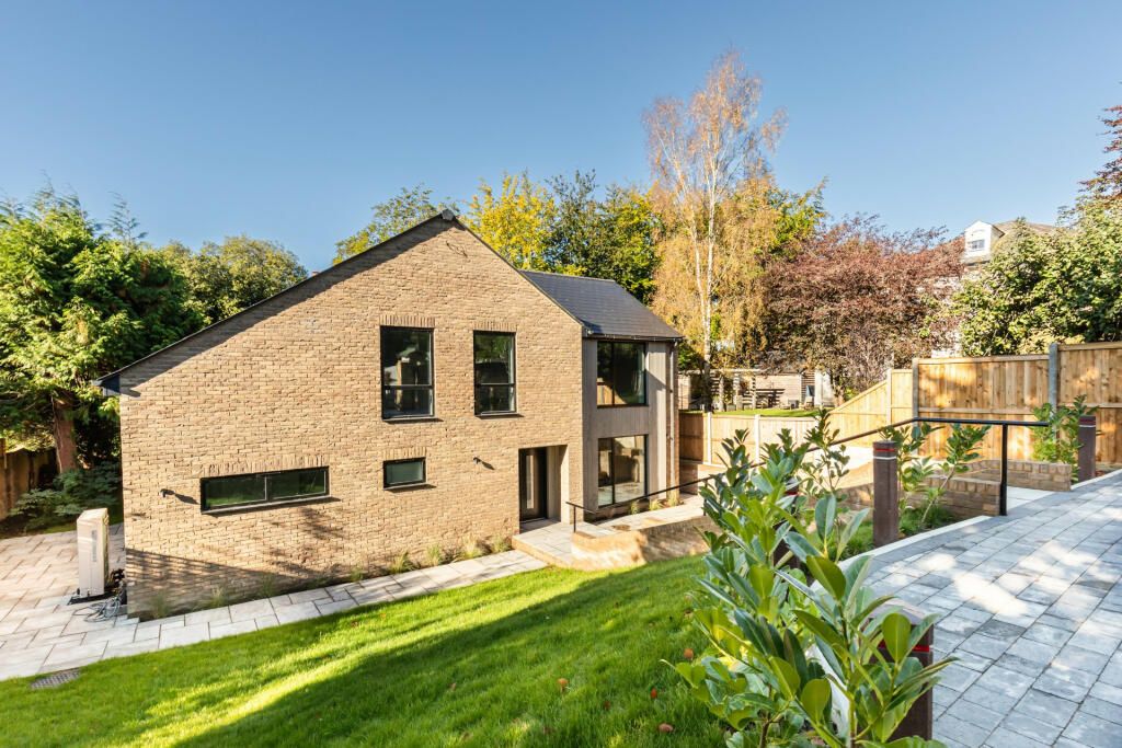 Property photo 1 of 21 Photo 3