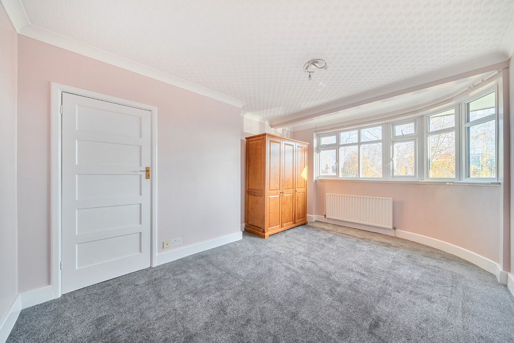 Property photo 3 of 10 Bedroom