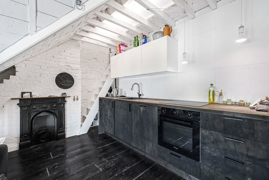 Property photo 3 of 15 Kitchen