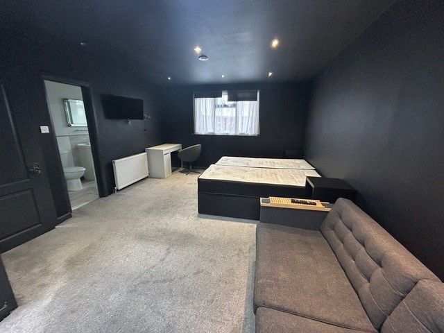 Property photo 1 of 8 Photo 4