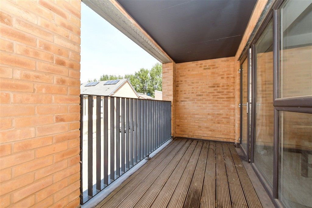 Property photo 2 of 11 Balcony / Terrace