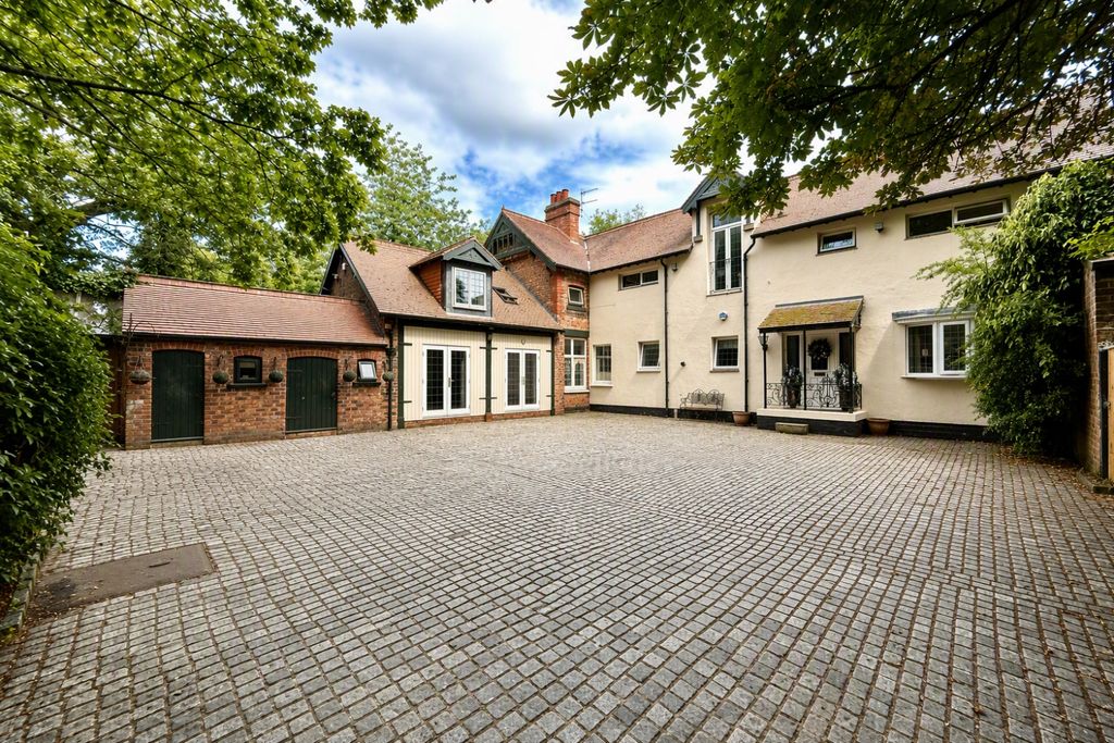 Property photo 1 of 30 Designer (32)