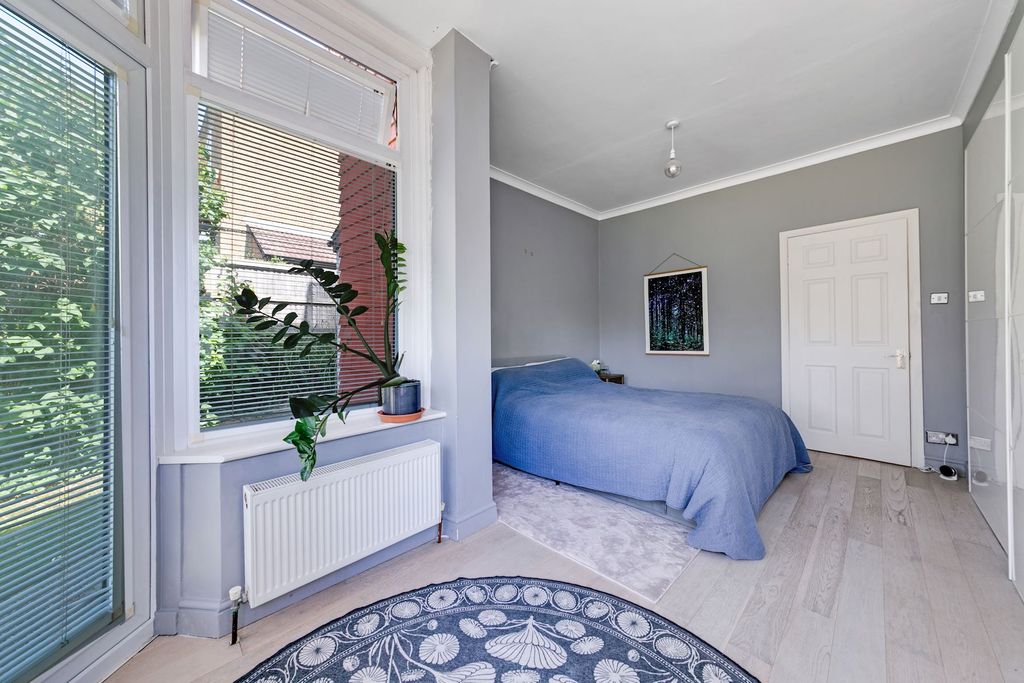 Property photo 3 of 14 17-7Af9Flat 3, 93-95 South Norwood Hill -53-Medium