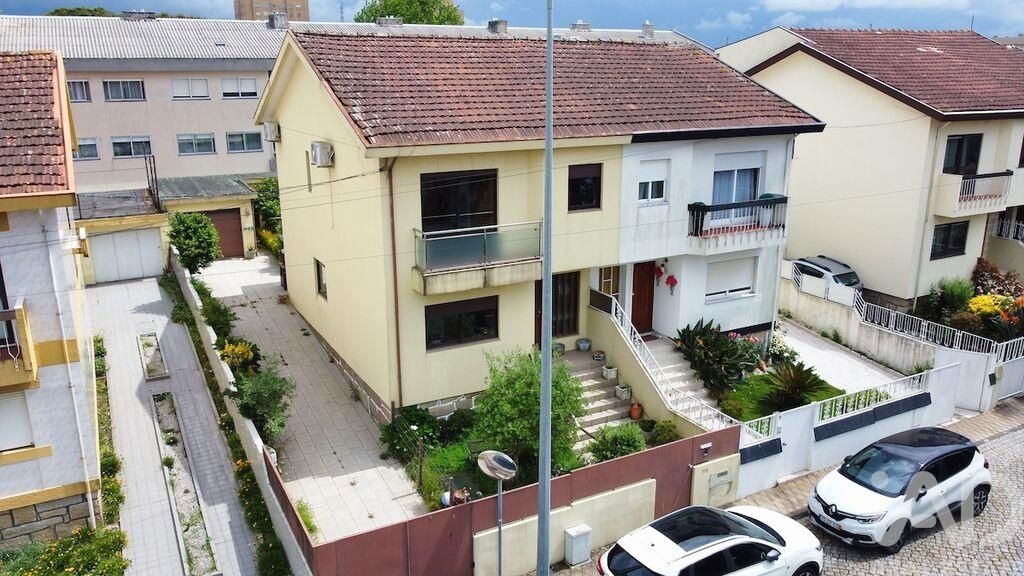 Property photo 1 of 32