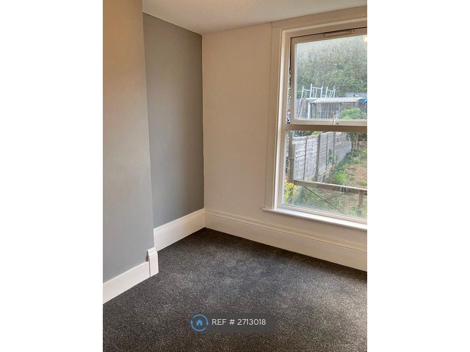 Property photo 3 of 5 Bedroom