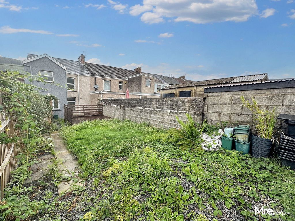 Property photo 2 of 27