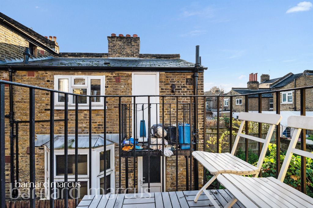 Property photo 3 of 14 Balcony