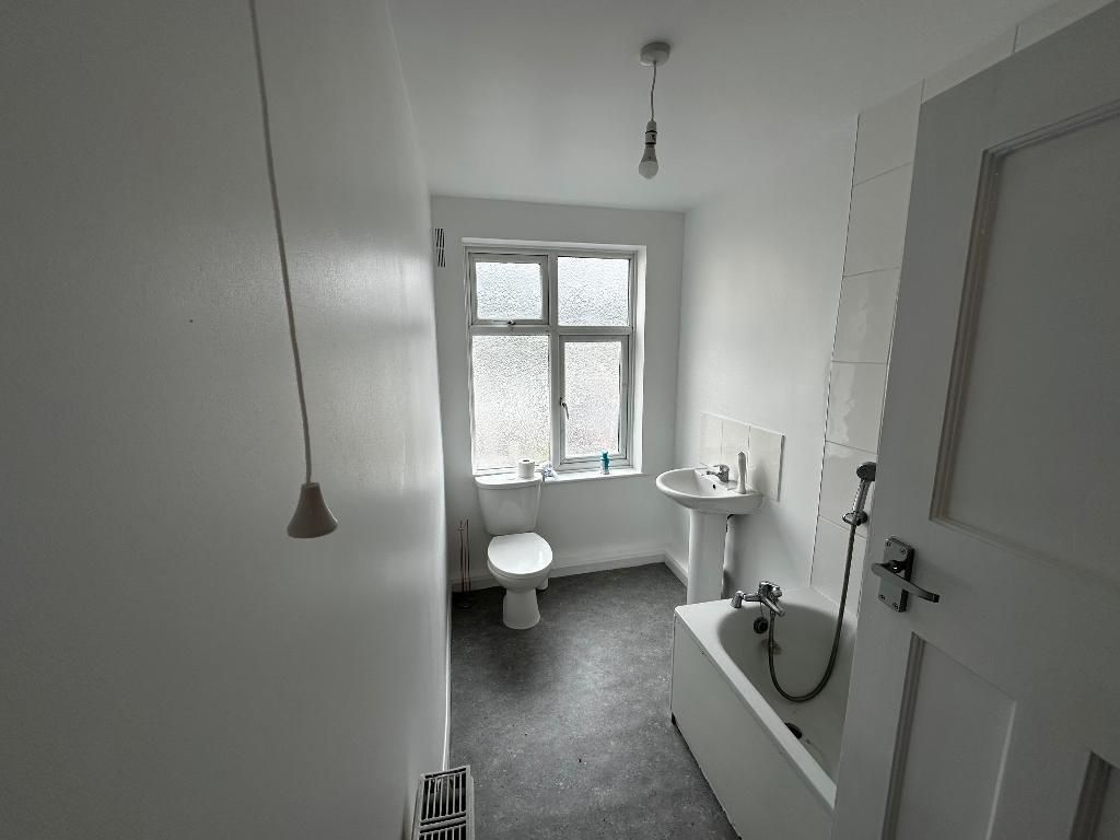 Property photo 3 of 19 Family Bathroom