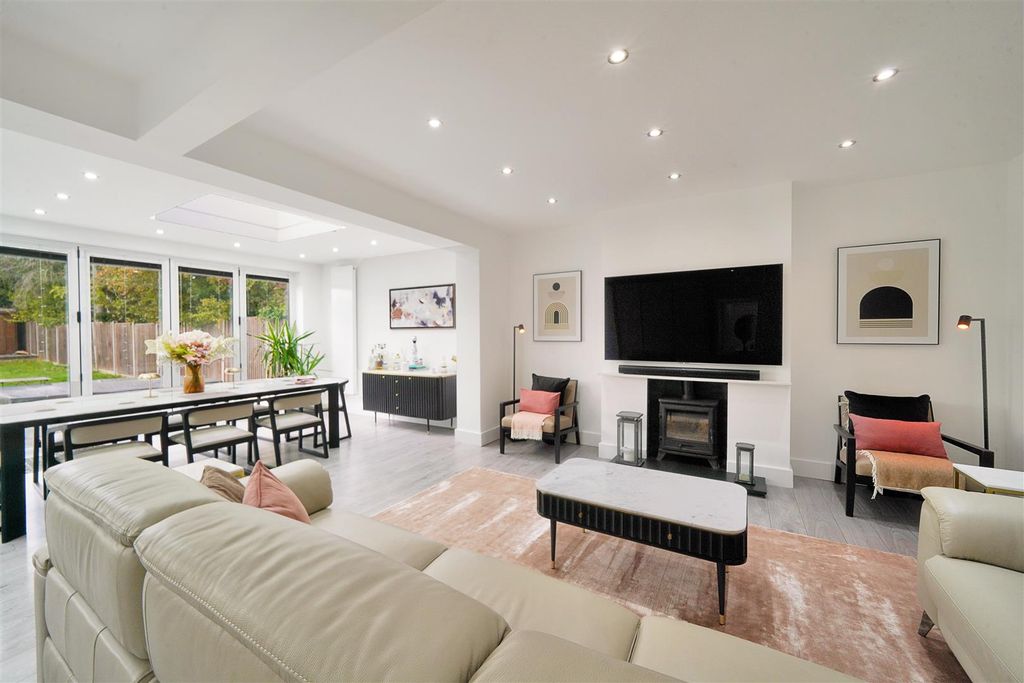 Property photo 2 of 22 31 Edwards Avenue - Xaszd2Cflvxvug8Tc89L.Jpg