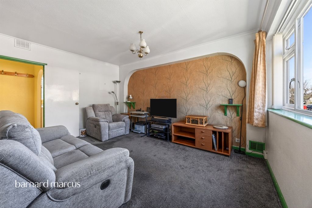 Property photo 3 of 11