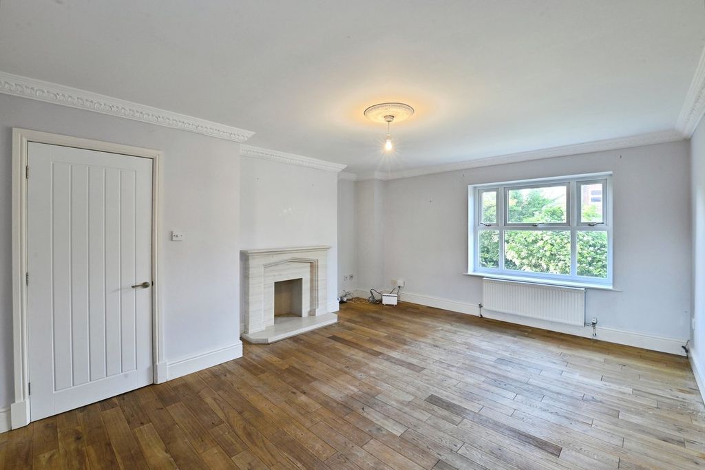 Property photo 2 of 29