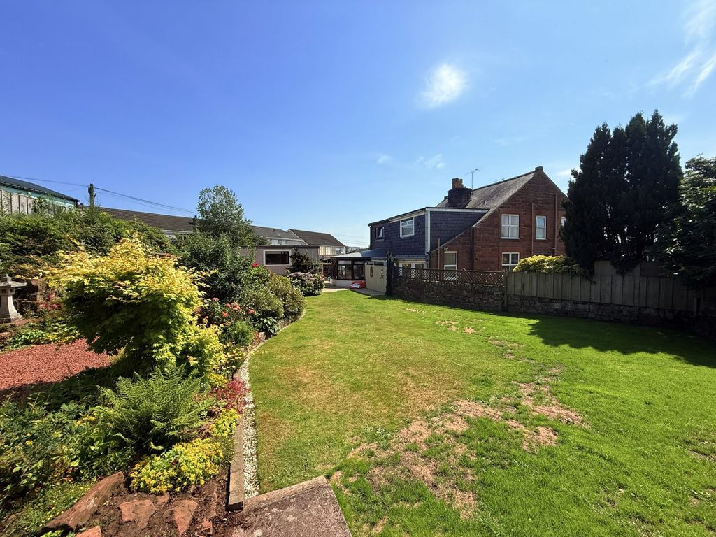 Property photo 2 of 27