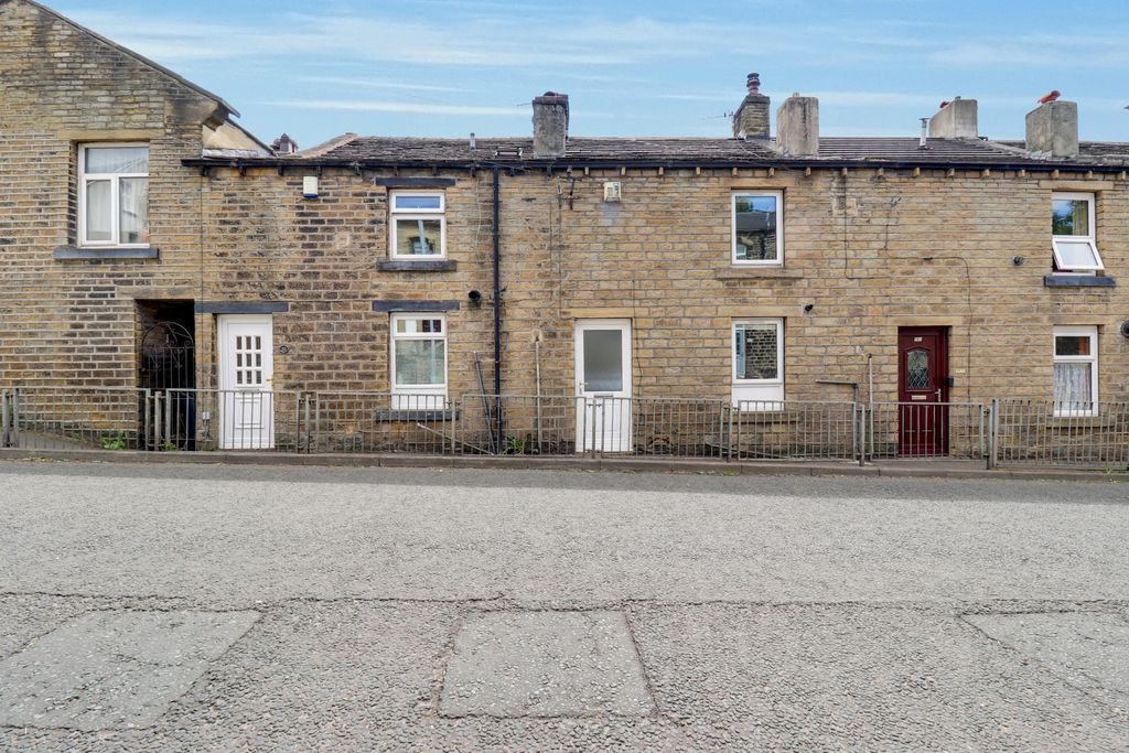 Property photo 2 of 19 1- Martin Mellor Ewemove Colne Valley