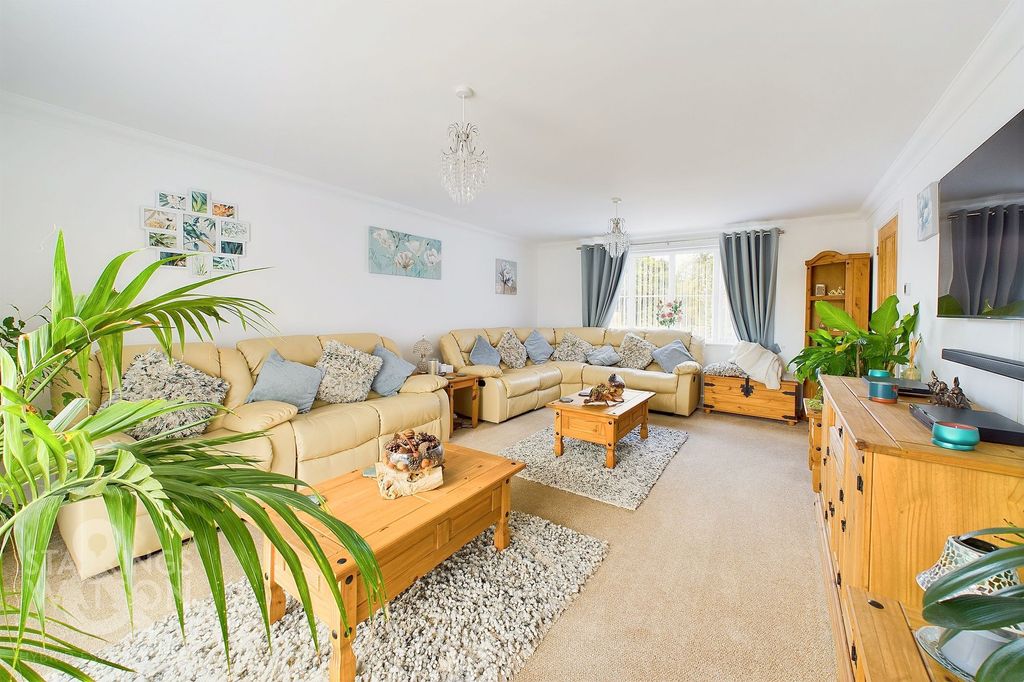 Property photo 2 of 23
