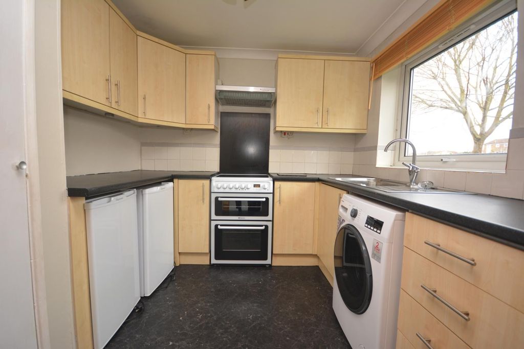 Property photo 3 of 6 Kitchen