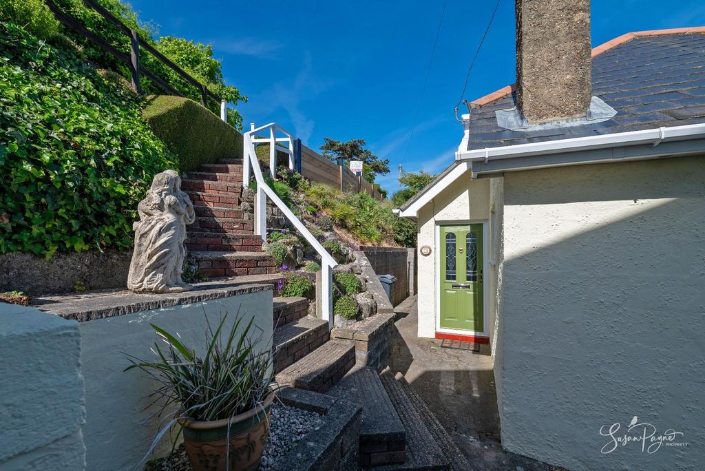 Property photo 3 of 45 Steps To House And Gardens