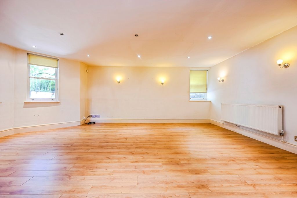 Property photo 3 of 13 Photo