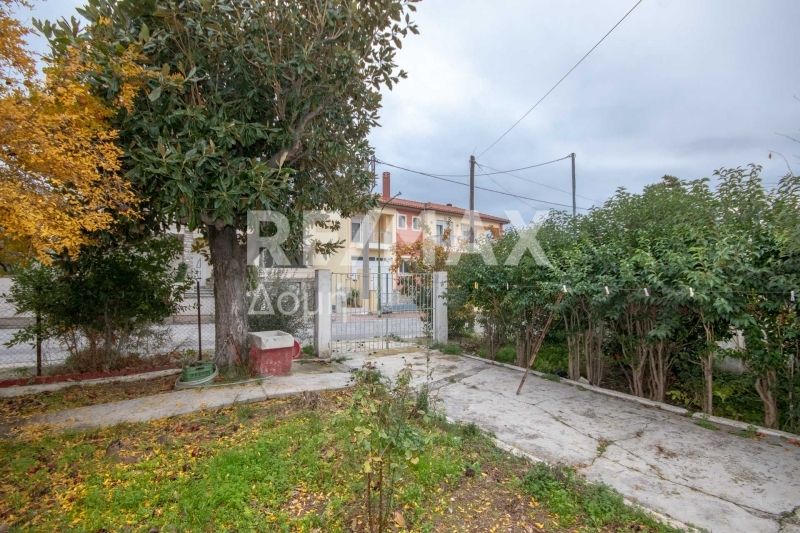 Property photo 2 of 35