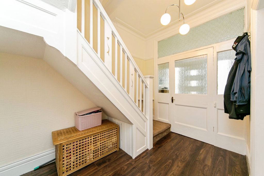 Property photo 2 of 17 Photo