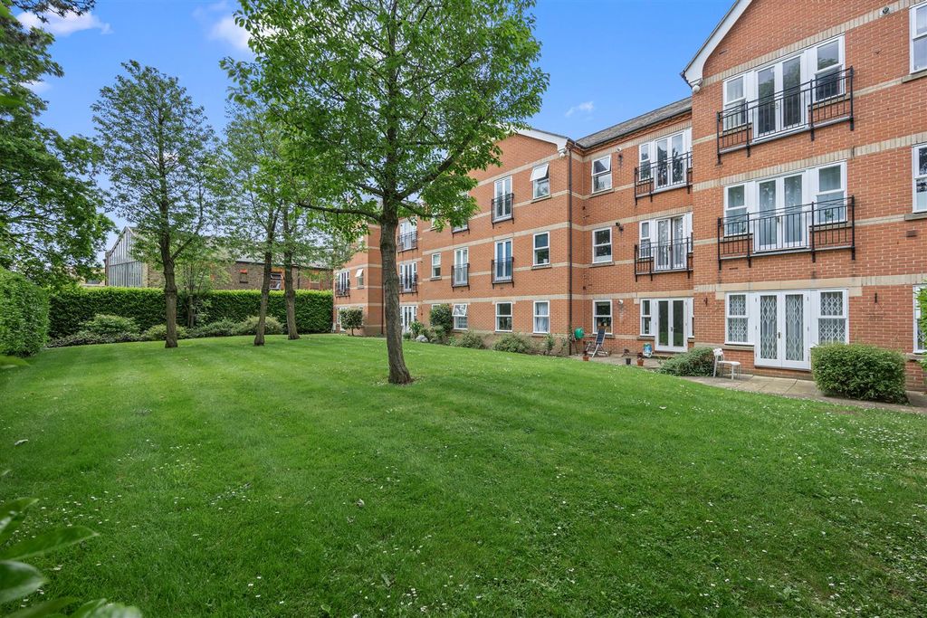 Property photo 2 of 11