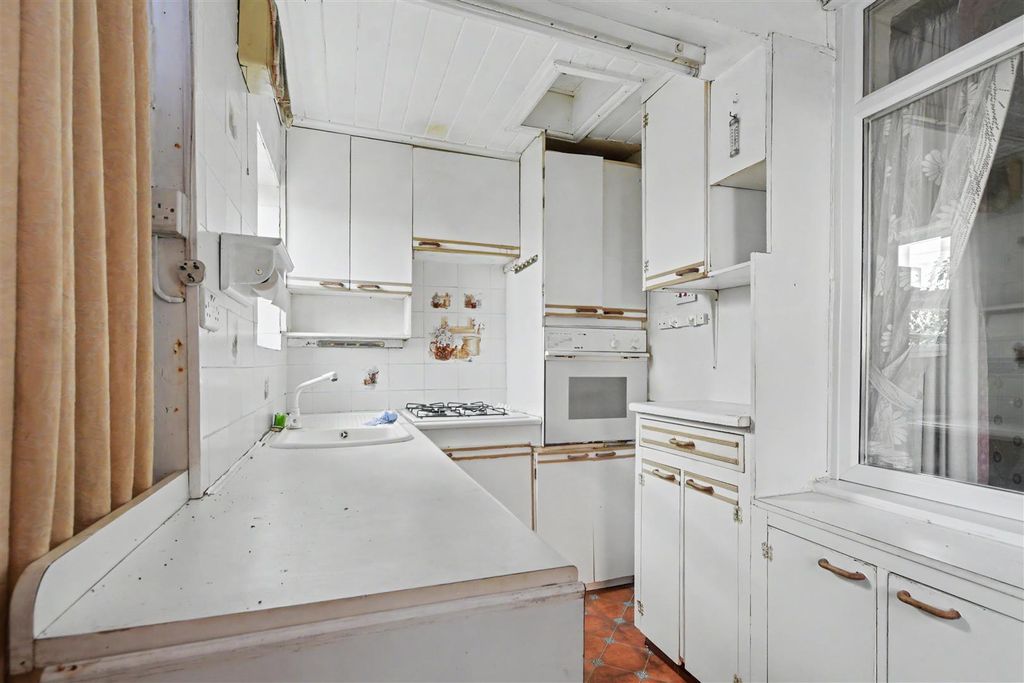 Property photo 3 of 18 Kitchen