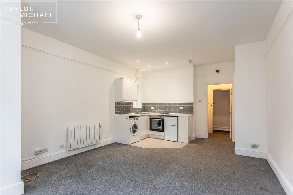 Property photo 3 of 12 Kitchen