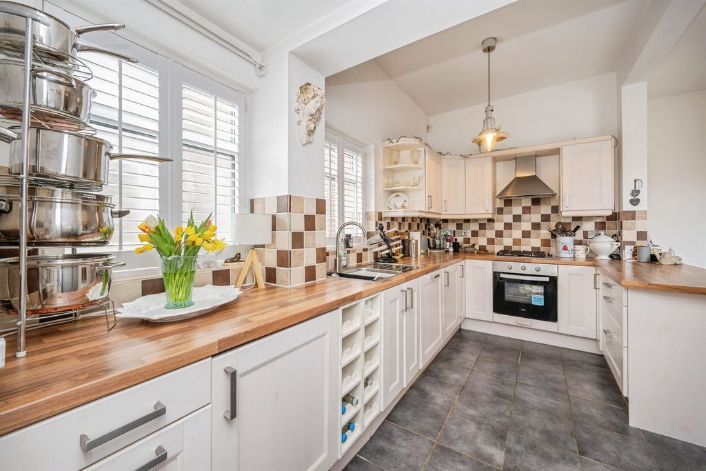 Property photo 3 of 24