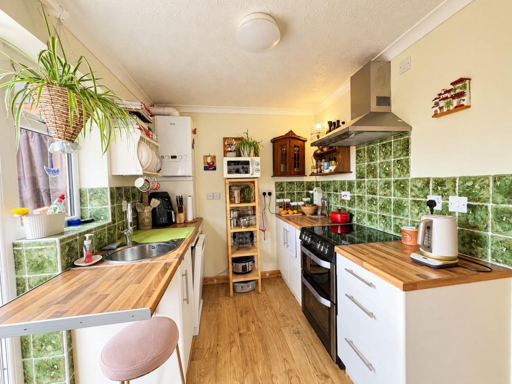 Property photo 2 of 20 Severn Close - Kitchen 1.1.Jpeg