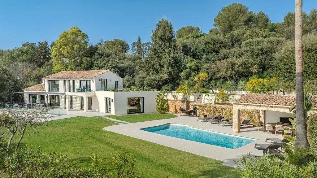 Property photo 1 of 18 Close To Valbonne: An Exceptional Contemporary Villa In The Highly Sought-After Biot – Bois Fleuri Area