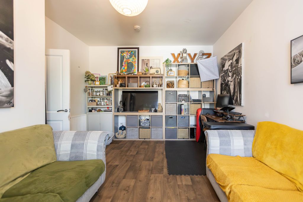 Additional image 4 of 2 bed flat for saleGladstone Street, Leven KY8