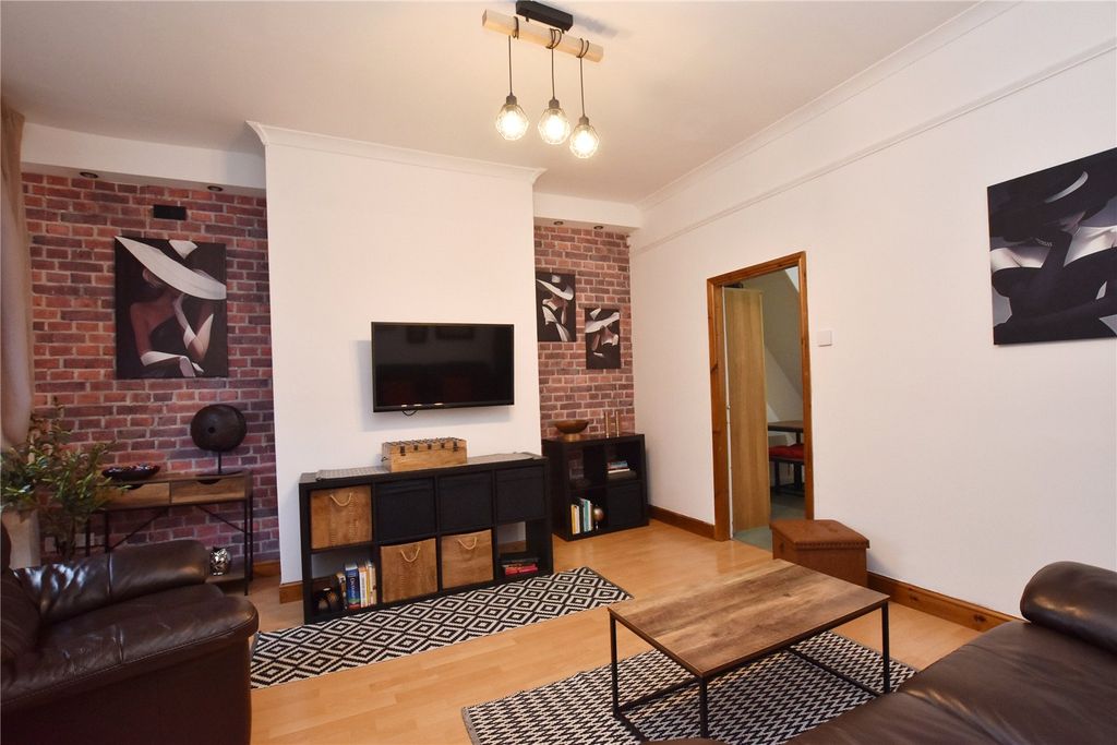 Property photo 3 of 18 Picture No. 14