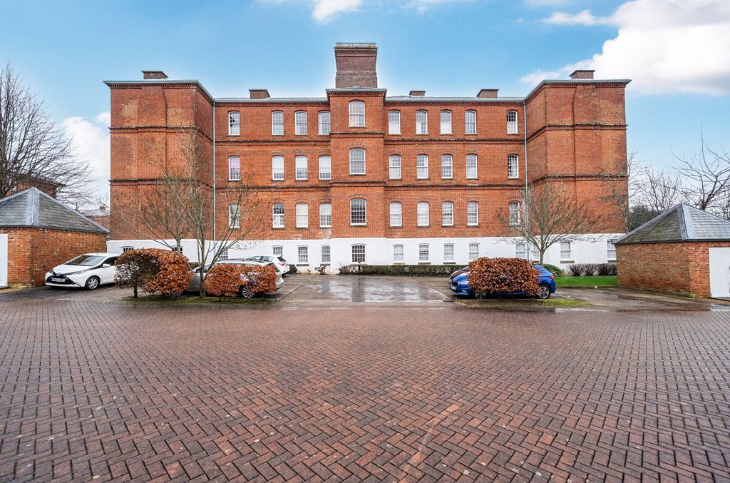 Property photo 1 of 14 1407740-33-698221...