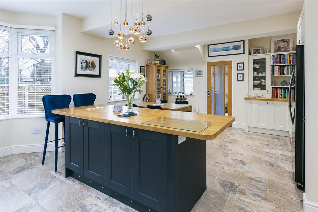 Property photo 3 of 23 Kitchen/Diner