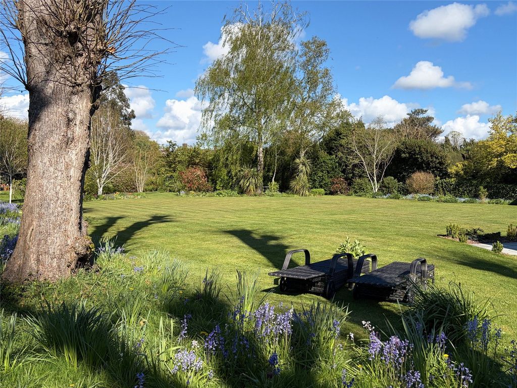 Property photo 2 of 19 Gardens