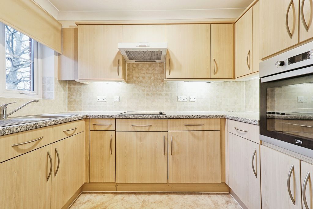Property photo 3 of 11 Kitchen